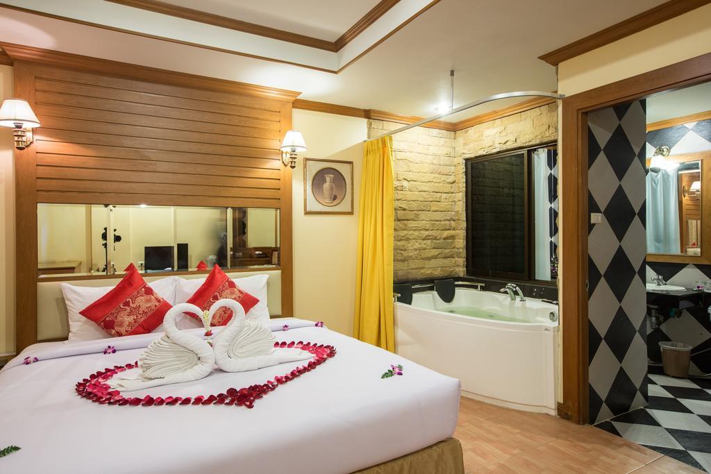Bangkok Residence Patong Luaran gambar
