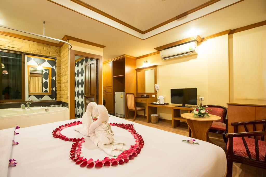 Bangkok Residence Patong Luaran gambar